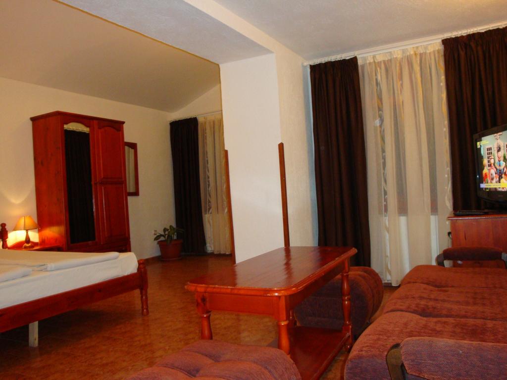 Family Hotel Diana Lyaskovo  Exteriér fotografie